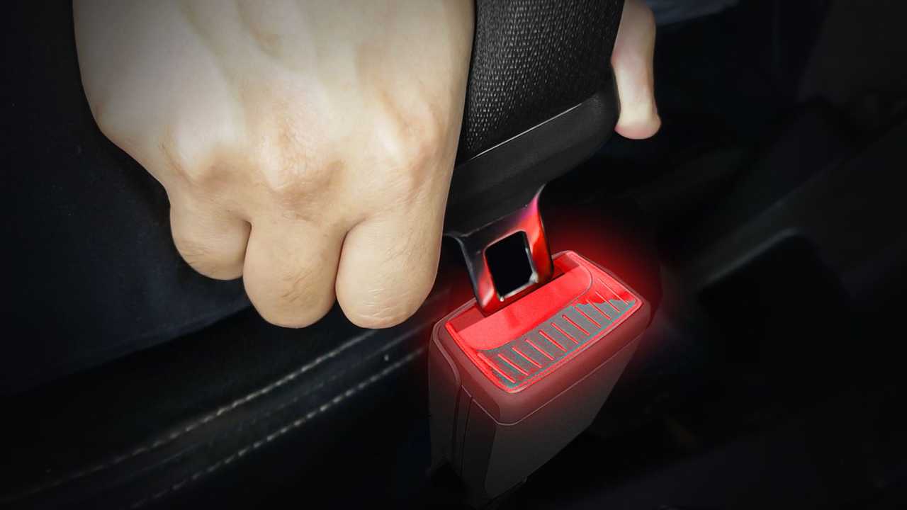 Wearing seat belts mandatory: Nitin Gadkari post Cyrus Mistry’s tragic death. 